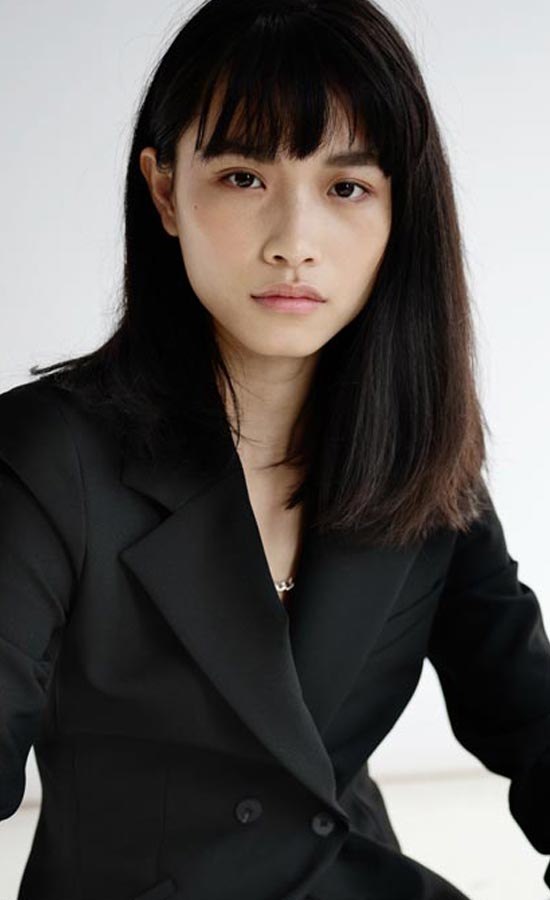 Rulan Liang<br /><span class="model-data-overview">EU 171cm | US 5′ 7”</span>